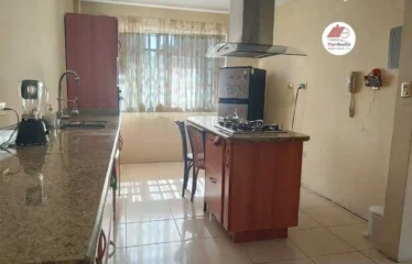 Alquiler de amplia casa de dos niveles – Villa Granada