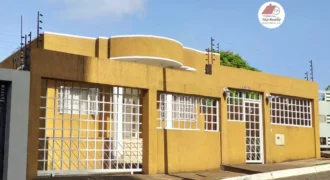Alquiler de amplia casa de dos niveles – Villa Granada