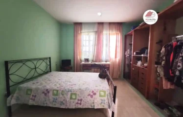 Alquiler de amplia casa de dos niveles – Villa Granada