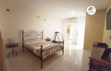 Alquiler de amplia casa de dos niveles – Villa Granada