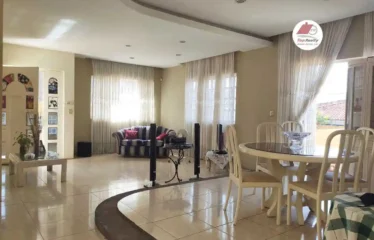 Alquiler de amplia casa de dos niveles – Villa Granada