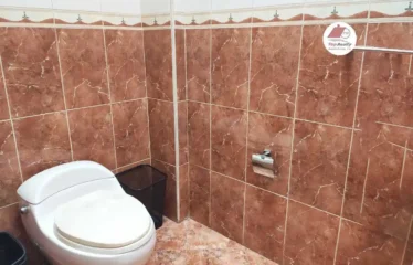 Alquiler de amplia casa de dos niveles – Villa Granada